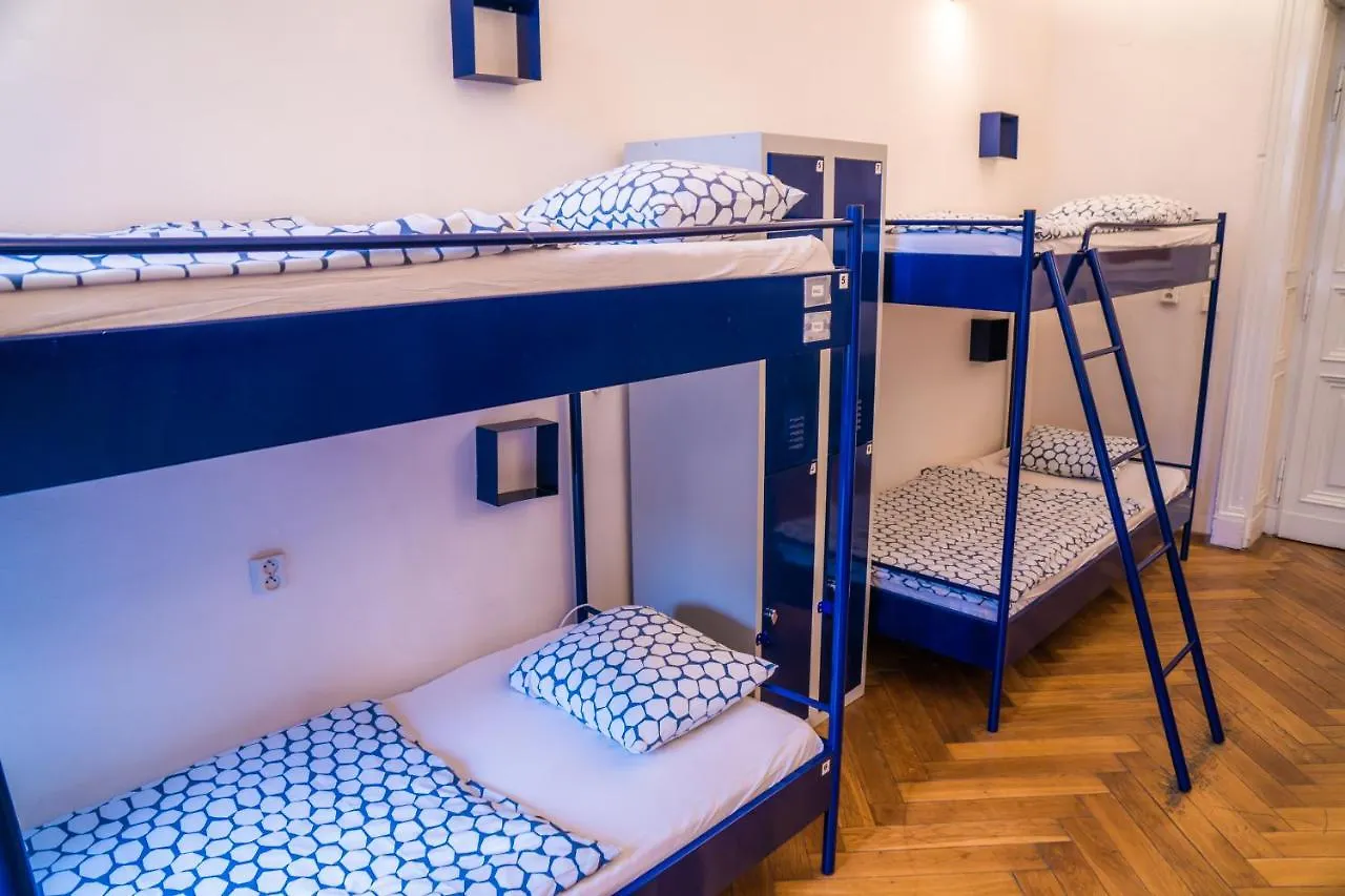 Cosmopole Hostel Praga 2*,